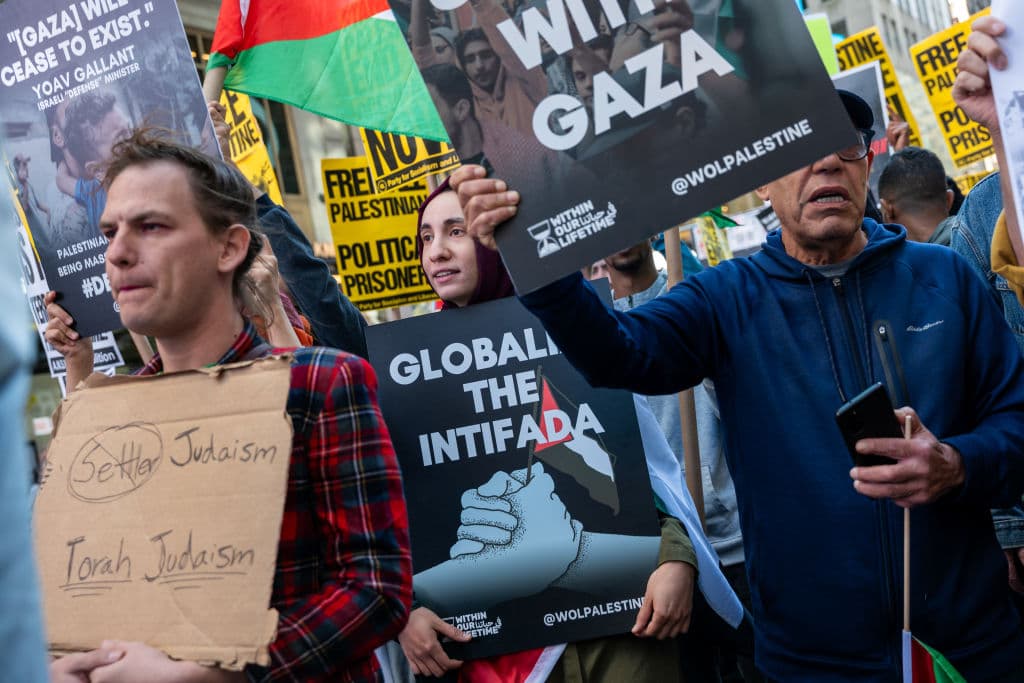 Iliza Schlesinger Speaks Out Against Rising Antisemitism Amid Israeli-Hamas War: âJews Have Been Left Off the Agendaâ