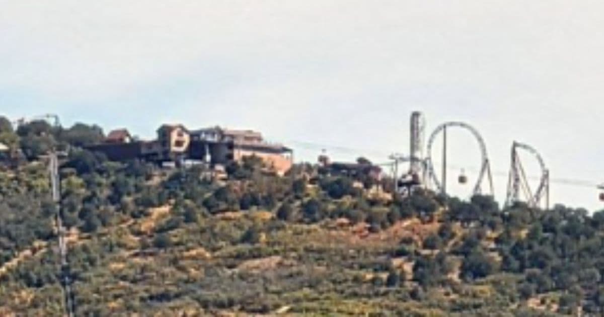 Heavily Armed Man Found Dead at Amusement Park Near Message Written on Wall