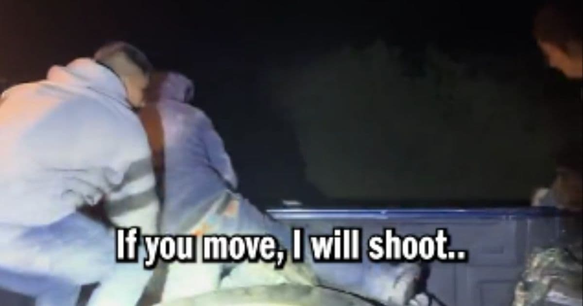 Border Sheriff Cleverly Uses Phone, Truck of Smuggler He Arrested to Capture Illegal Aliens
