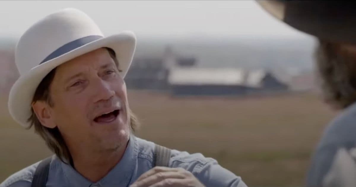 âMiracle in East Texasâ Tells True Story of Two Con-Men Who Accidentally Strike Oil