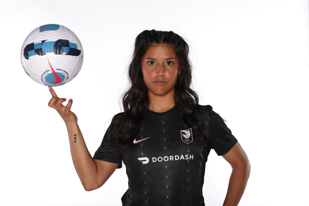 Former US Womenâs Soccer Player Allegedly Flashes Nazi Salute, Yells âHeil Hitlerâ at Protesters