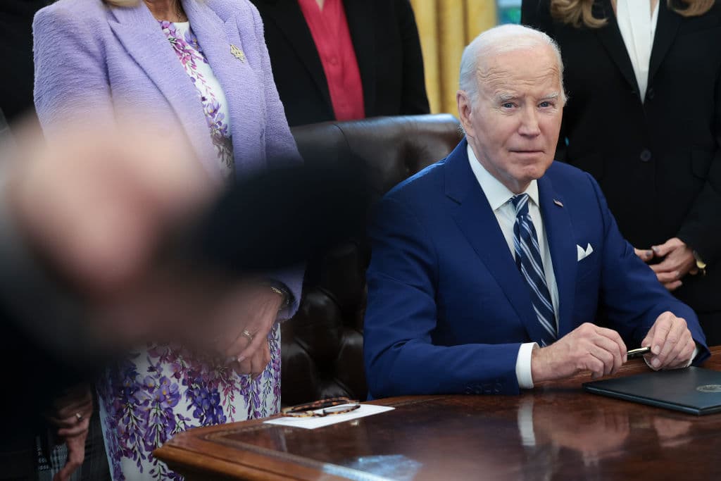 Biden Insiders Reportedly in ‘Despair,’ Realizing He ‘Does Not Have the Capacity’ to Campaign and Govern Simultaneously