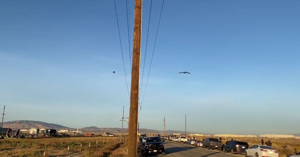 This Isn’t a UFO Seen in Skies Above US – It’s a Powerful New American Weapon on Its First Test Flight
