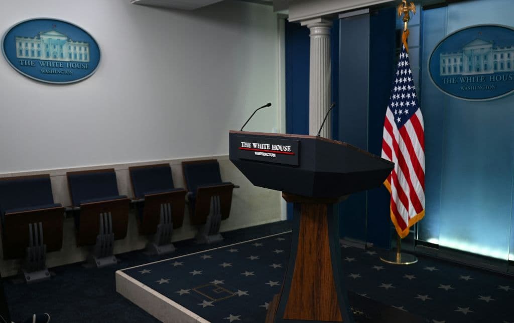 WH Unveils New Press Briefing Lectern, and Itās About As Bad as Youād Expect