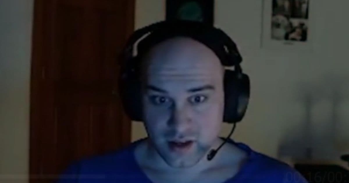 âHighly Toxicâ Streamer Opens In-Game Gift and Finds a Devastating Present
