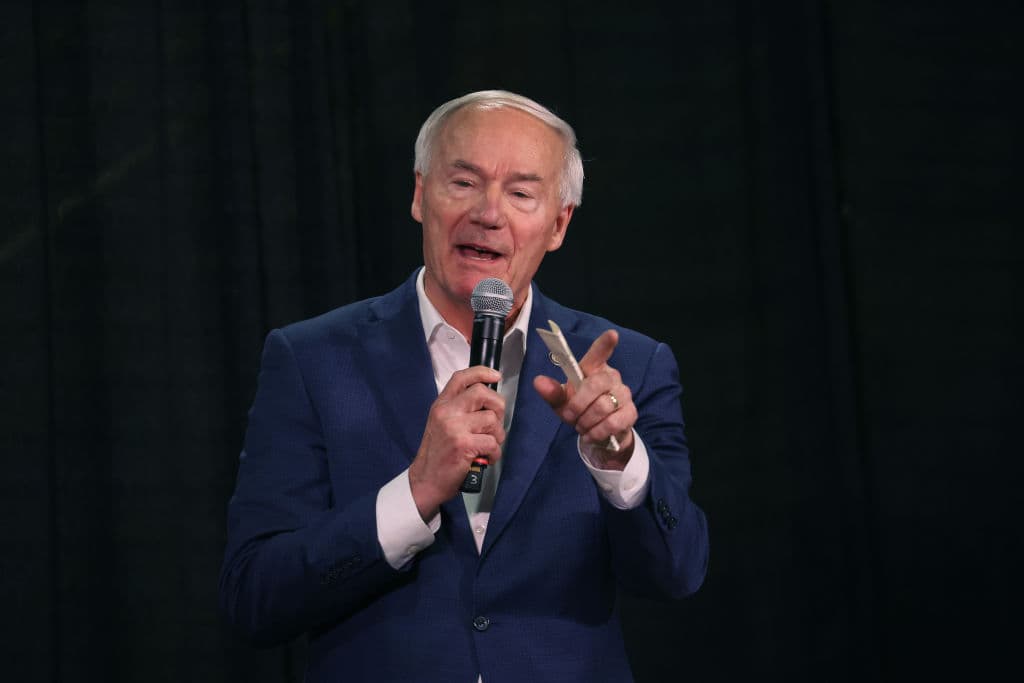 GOP Candidate Drops Out After 6th Place Finish in Iowa