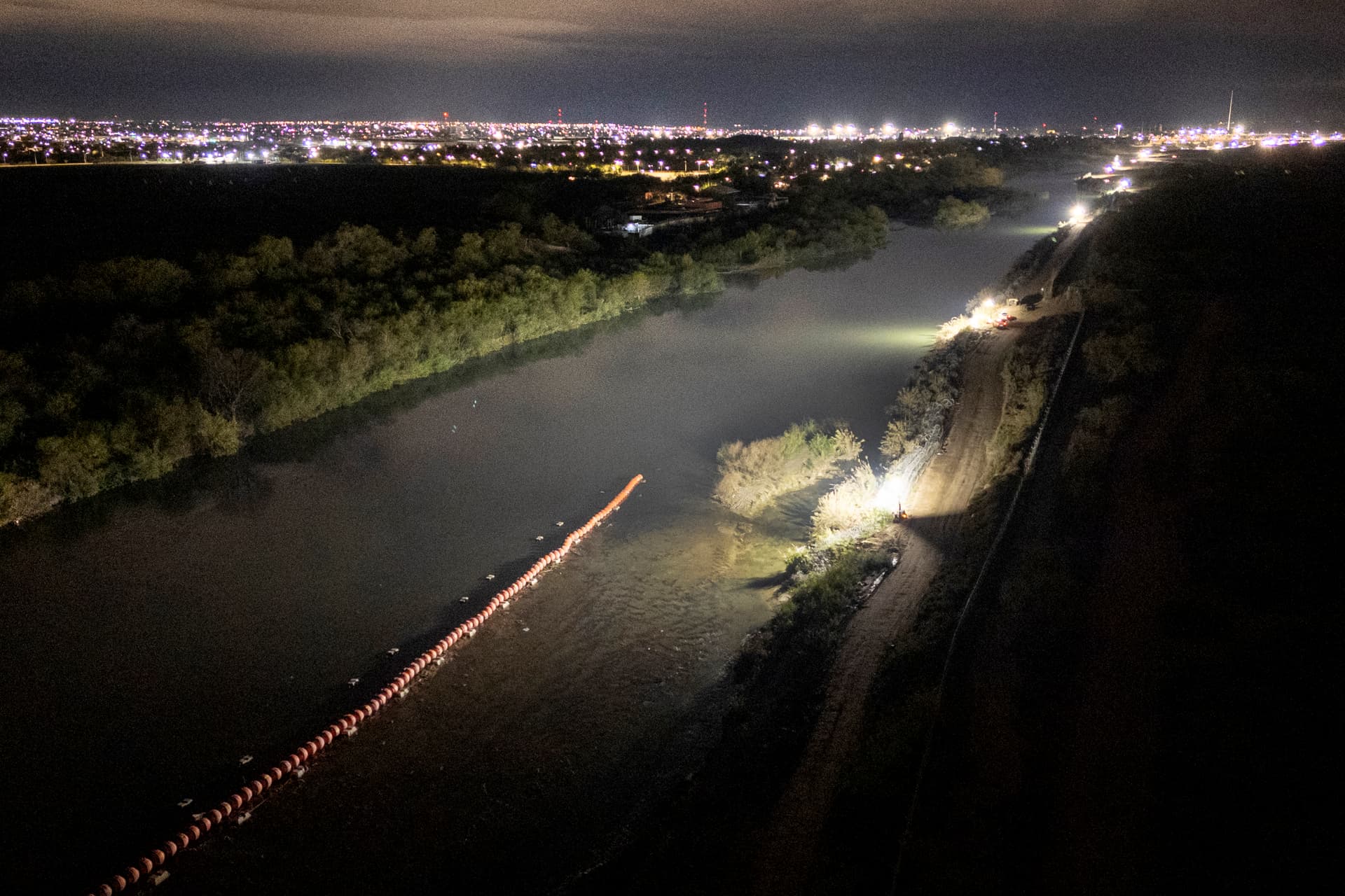 Texas Officials Start Arresting Illegal Immigrants