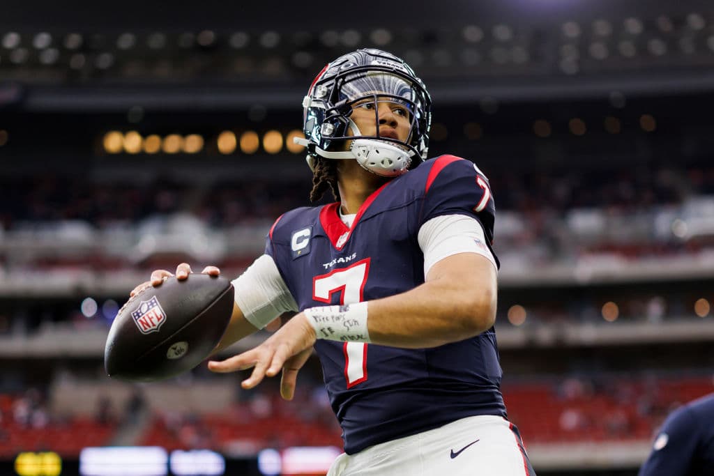 Devout Christian QB Delivers Super Bowl Surprise to Purple Heart Marine