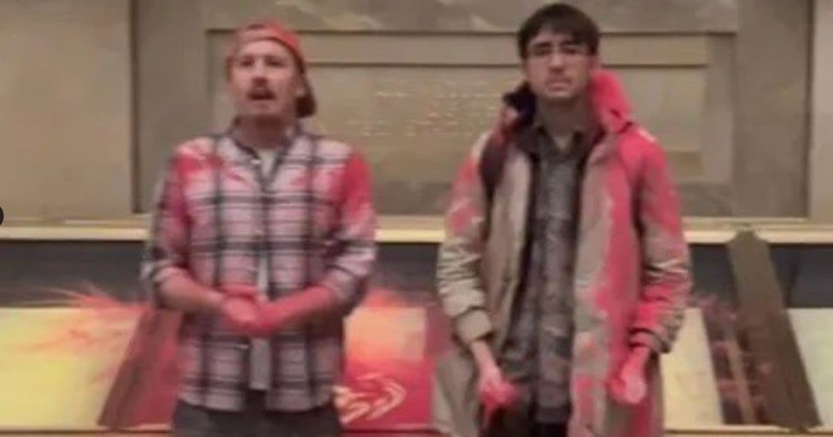 Climate Activists Charged with Felony for āAttack on US Constitutionā at National Archives