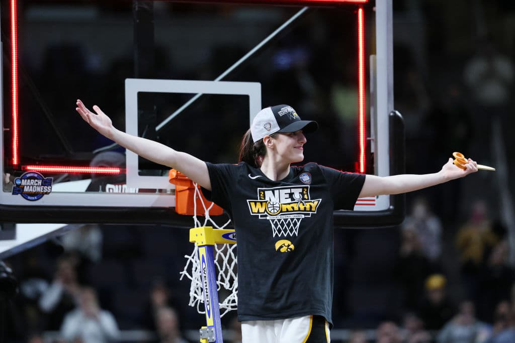 Caitlin Clark Leaves 3-Word Message to Iowa Fans as She Heads to the WNBA