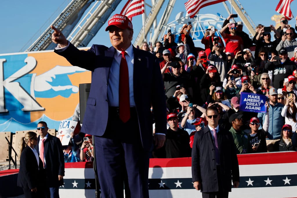 Trump Offers 3-Word Response to CNN Debate Proposal