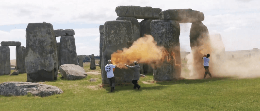 Eco-Activist Who Vandalized Stonehenge Recounts Being Bullied By American Bros Chanting âOilâ