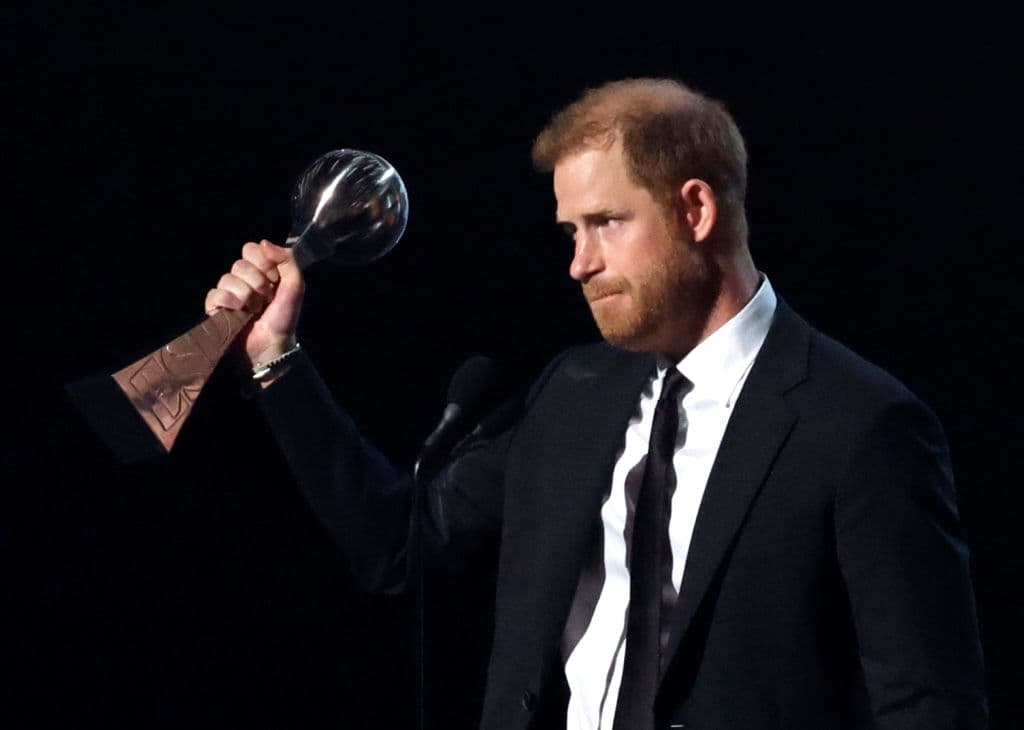 Prince Harry Addresses Pat Tillmanās Mom in Speech Receiving Award