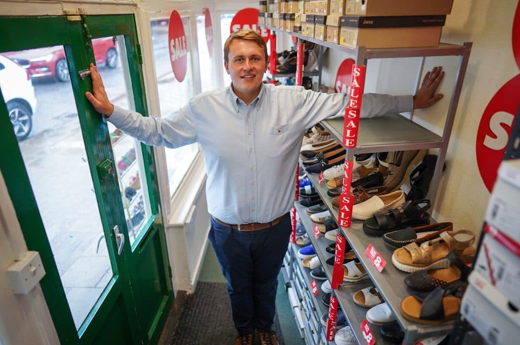 Britainâs Tiniest Shoe Shop Thrives In A 3ft Wide Space For 25 Yearsâ
â