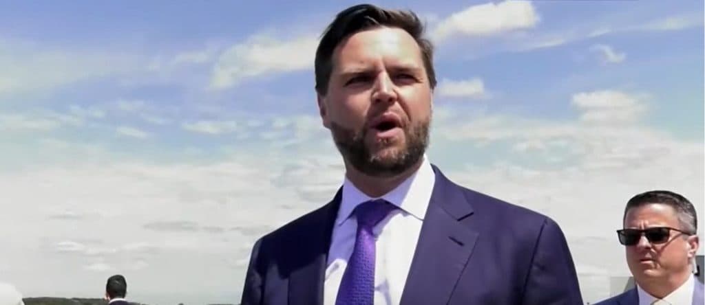 āGeppettoās Garden Gnomeā: Daily Caller Editor Issues Challenge To Kinzinger, CNN Anchor For Denigrating JD Vanceās Service