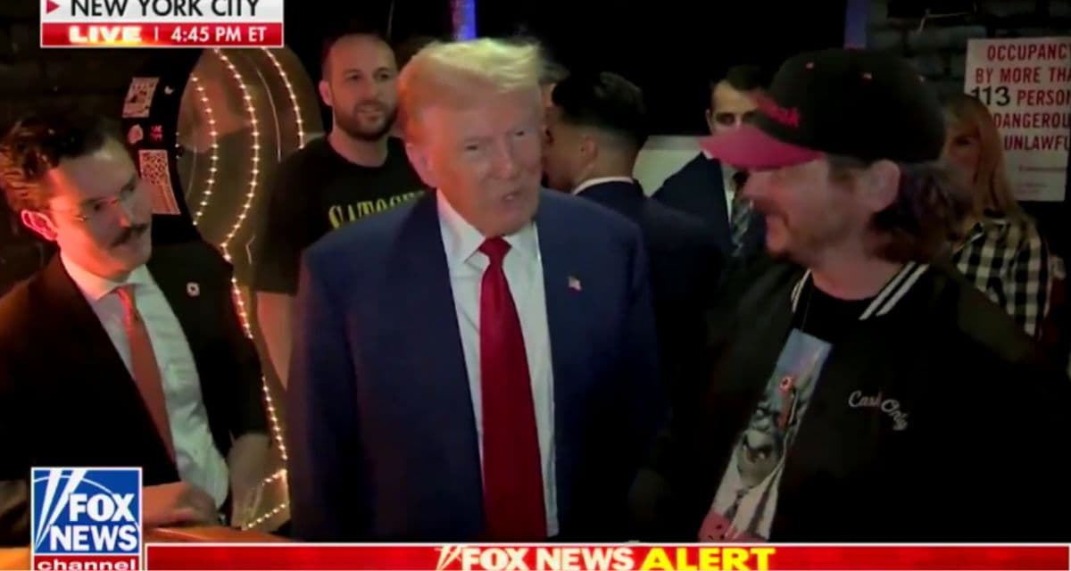 Trump Buys Burgers, Beers for Patrons With Bitcoin in NYC Bar