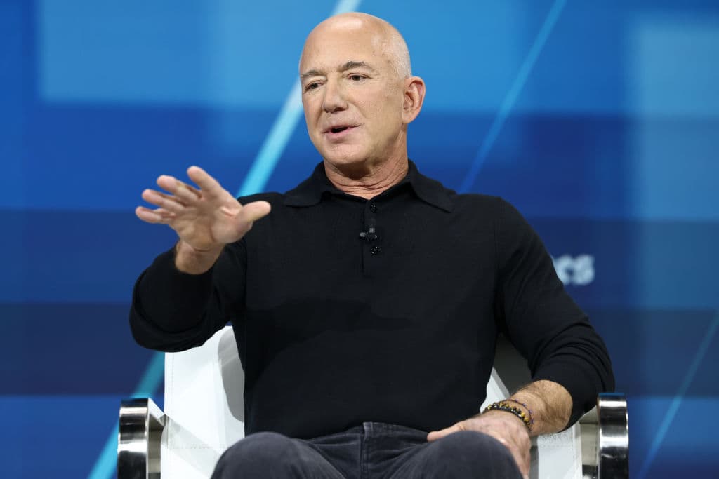 Bezos âVery Optimisticâ of Trumpâs Plan to Cut Regulations in Fed GovernmentÂ
