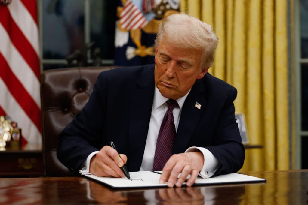 Trump Reinstates Military MembersĀ Ā Discharged for Refusing COVID-19 Shot