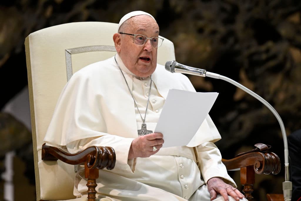 Pope Has āIsolatedā Breathing Crisis in Hospital, According to Vatican