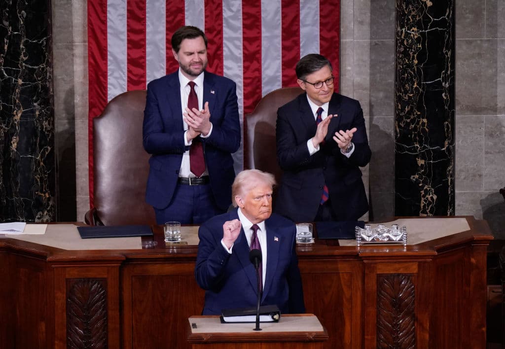 Trump Has āMic Dropā Moment as He Takes Aim at Dems Over Immigration