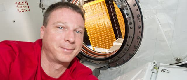 Astronaut Dem Moonwalks Into Chaotic Race Where GOP Sen Trails