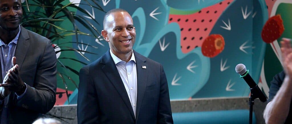 âI Go To Mosquesâ: Jeffries Again Dodges Mamdani Questions In Rambling Answer About Socialist Candidate