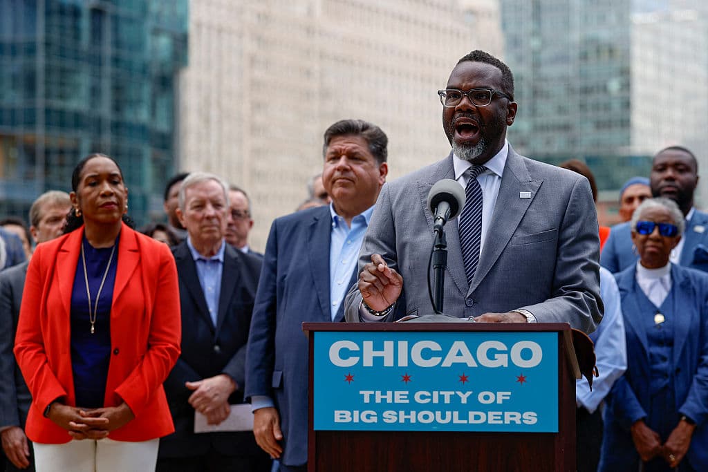 Chicago Mayor Signs Executive Order To Start ‘ICE Free Zones’