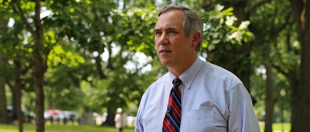 Democrat Forces Unpaid Capitol Police To Stay Up All Night So He Can Rail Against Republicans