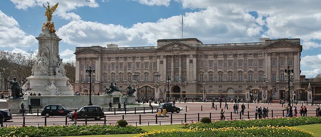 Democrats Attempt To Dunk On Trumpâs White House Ballroom Construction With Photo Of Buckingham Palace