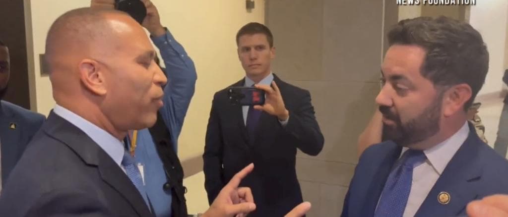 âKeep Your Mouth Shutâ: Hakeem Jeffries Dukes It Out With House Republican Over Government Shutdown
