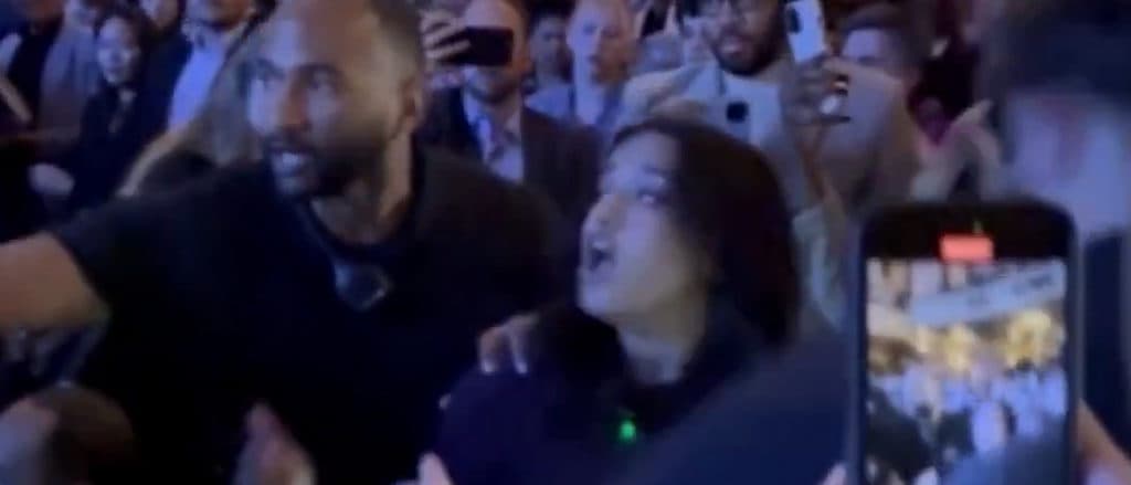 âRight-Wing War Criminal!â: Leftist Heckler Disrupts Kamala Book Event To Screech About âGenocideâ