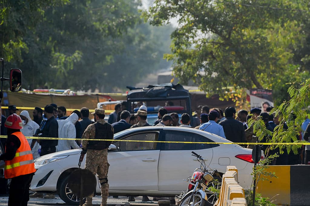 Suicide Bomber Kills 12 Outside Islamabad Court Amid Surge in Militant Attacks