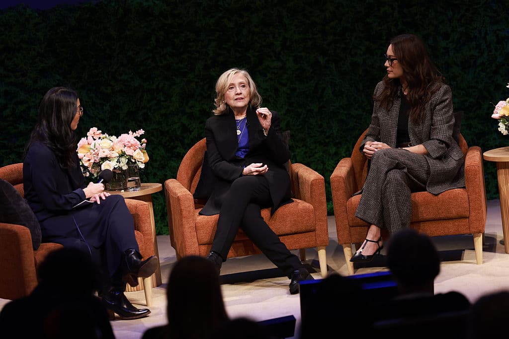Hillary Clinton Daydreams About âGoodbye, Trumpâ Announcement at Public Event