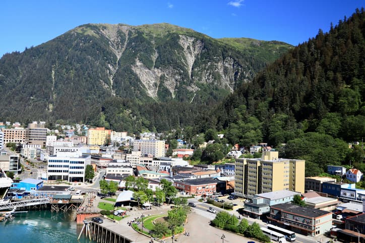 Remote Quake Rattles Alaska-Yukon Border, But Causes No Major Damage