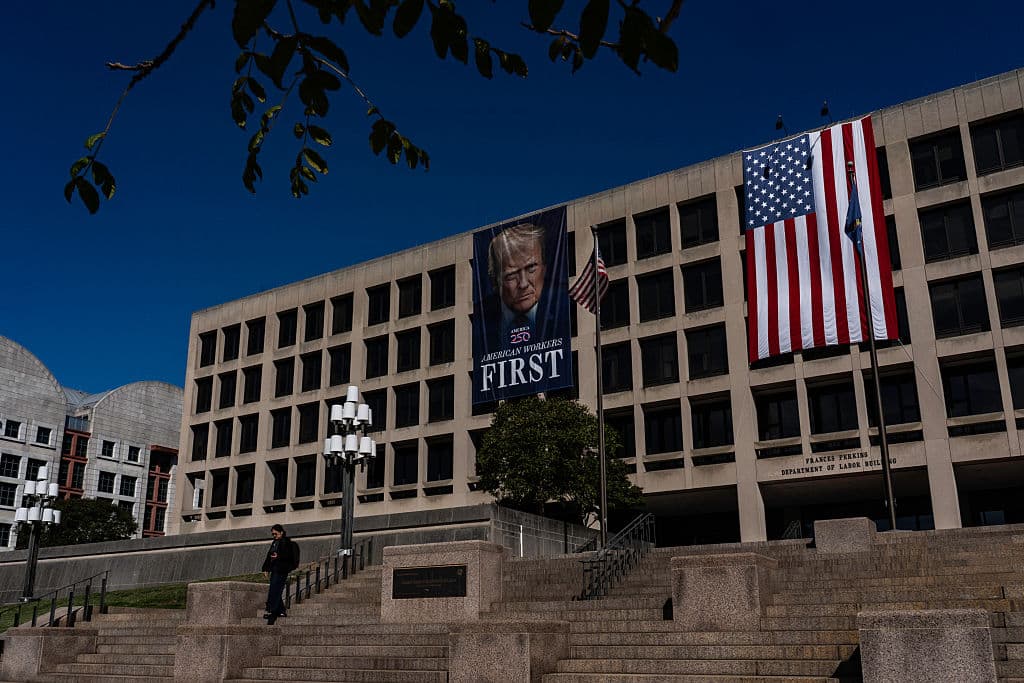 US Jobless Claims Hit Three-Year Low Ahead of Fed Rate Decision