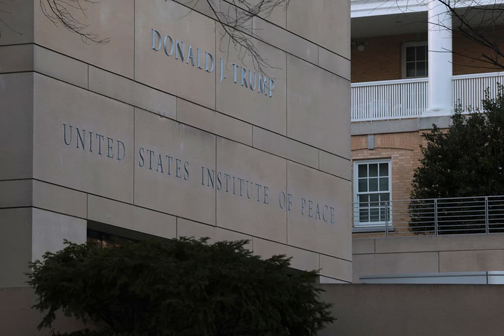 Trumpās Name Added to Institute of Peace BuildingĀ