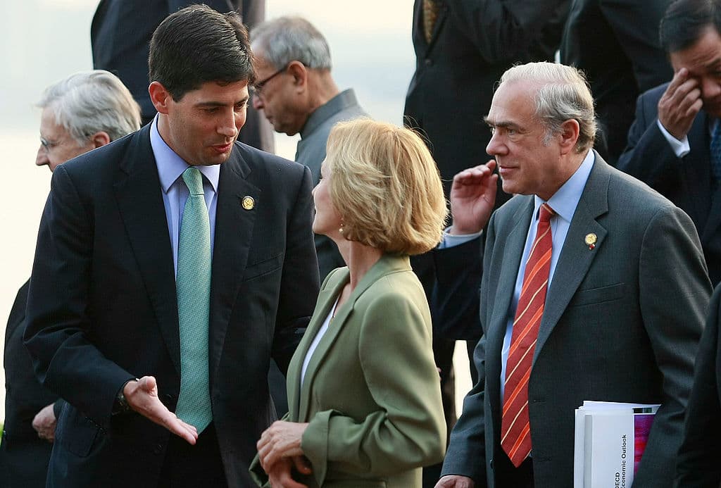 Trump Nominates Kevin Warsh to Lead Fed Reserve