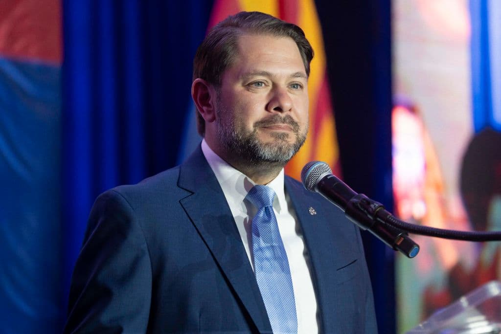 Arizona Senator on Trump: āHe is a Madman; He is Insaneā