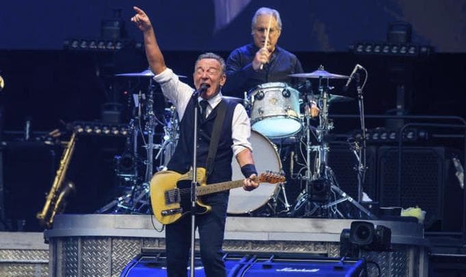 Bruce Springsteen Dedicated Song Performance To Renee Good