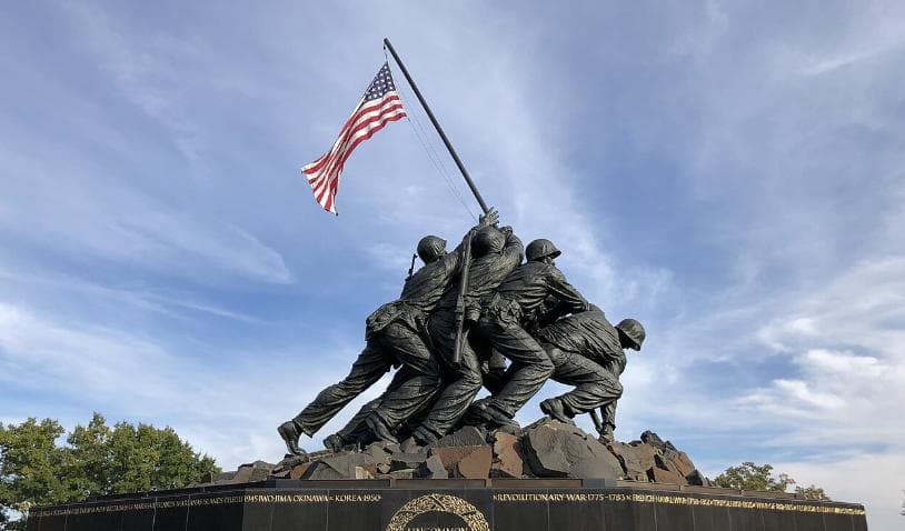 Activists Recreate Iconic WWII Image In Support Of Mgrants
