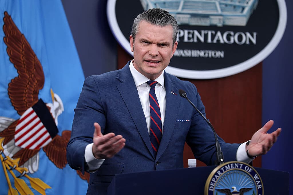 Report: Pentagon Bans Press Photogs from Briefings Because of āUnflatteringā Hegseth Pics