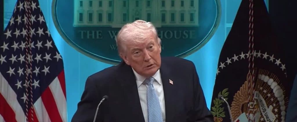 Conservatives Blast Trump For Christ-Like Image, Losing His Mind Over Pope