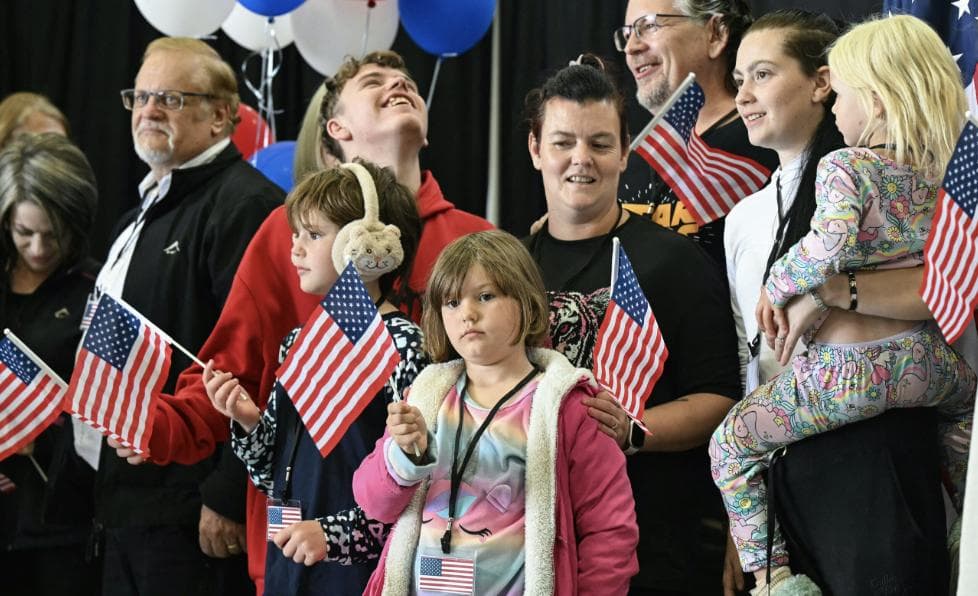 Trump To Allow 10,000 More White South African Refugees