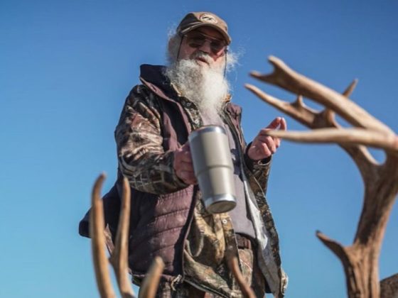 "Duck Dynasty" star Si Robertson's team had a successful hunt at the Texas ranch.