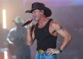 Tim McGraw Shares Thoughts on Fans Throwing Items on Stage