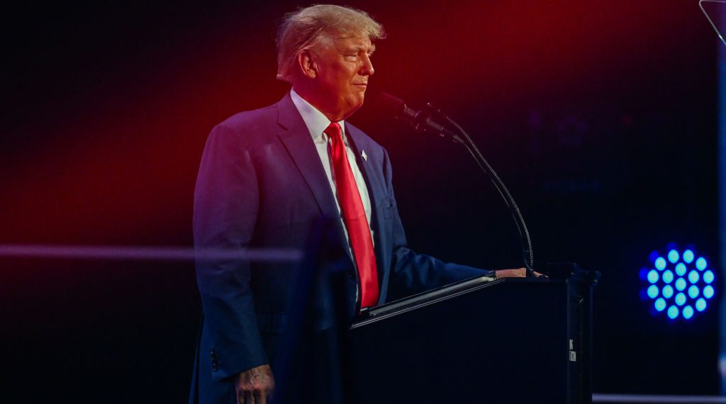 Trump Refuses to Sign GOP Loyalty Pledge Ahead of Debate