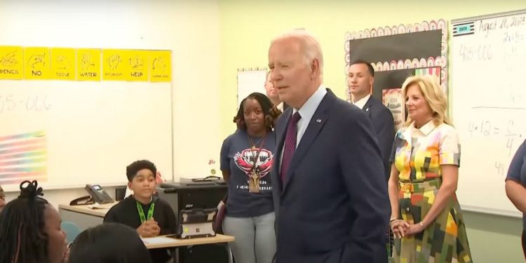 people-immediately-spot-big-problem-in-picture-of-biden-visiting-kids