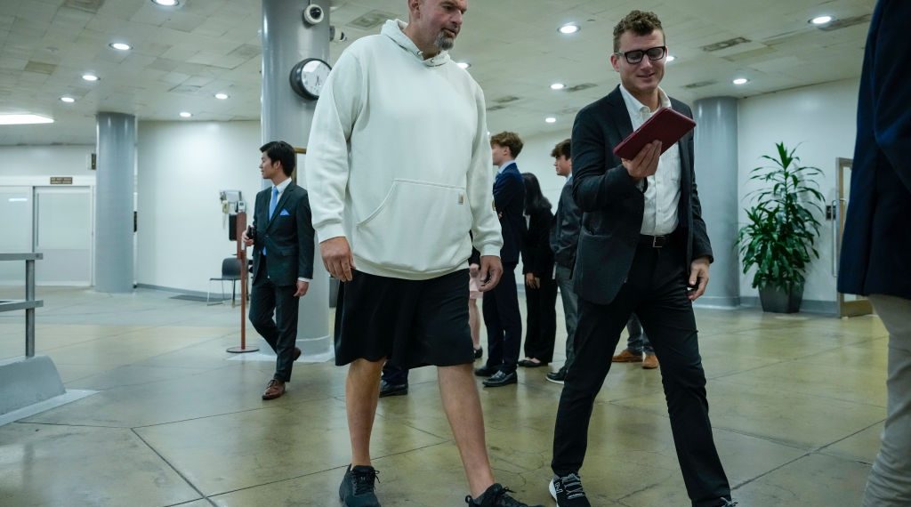 Reporter Tries Fine Dining in Clothes Like Fetterman’s, Soon Learns a Hard Truth About the Change to Senate Dress Code