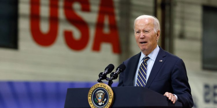 Biden Asks Netanyahu for Pause in Fighting to Allow for Release of More Hostages