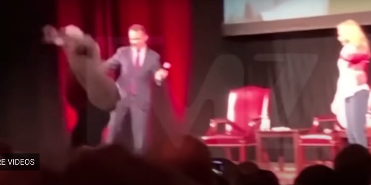 Chevy Chase Falls off Stage and Jokes About It During ‘Christmas Vacation’ Talk